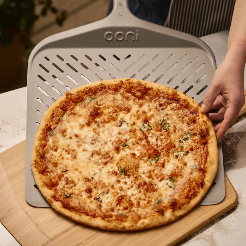 Signature prémium perforált pizzalapát – 14" (35 cm)